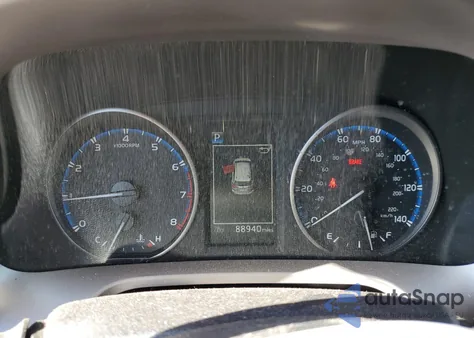 2017 Toyota Rav4 Xle z USA, uszkodzony, nr VIN JTMRFREV0HD199411